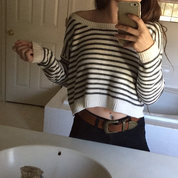 Black and white off the shoulder top - Picture 1 of 3